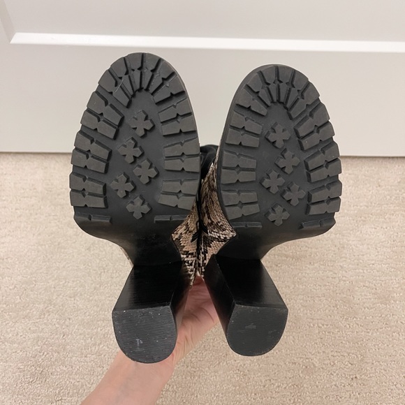 NEW Steve Madden Boots - Picture 7 of 9